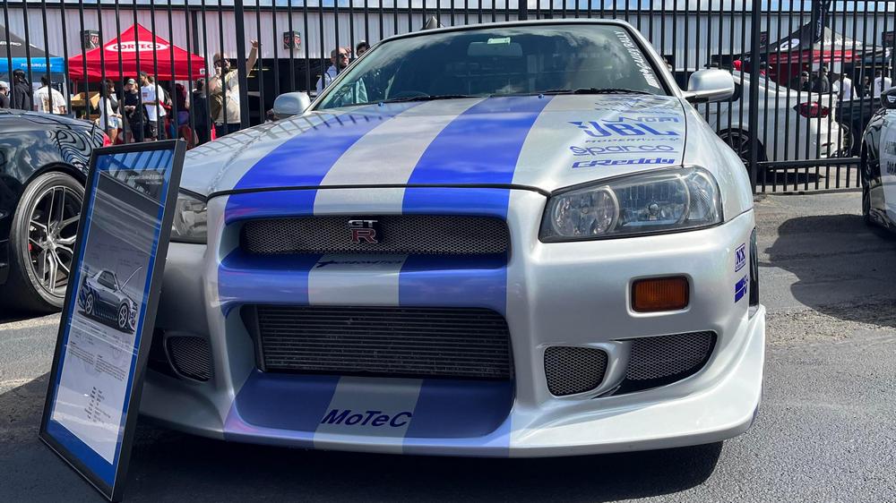 l'avant de la Nissan Skyline GT-R R34 Fast & Furious