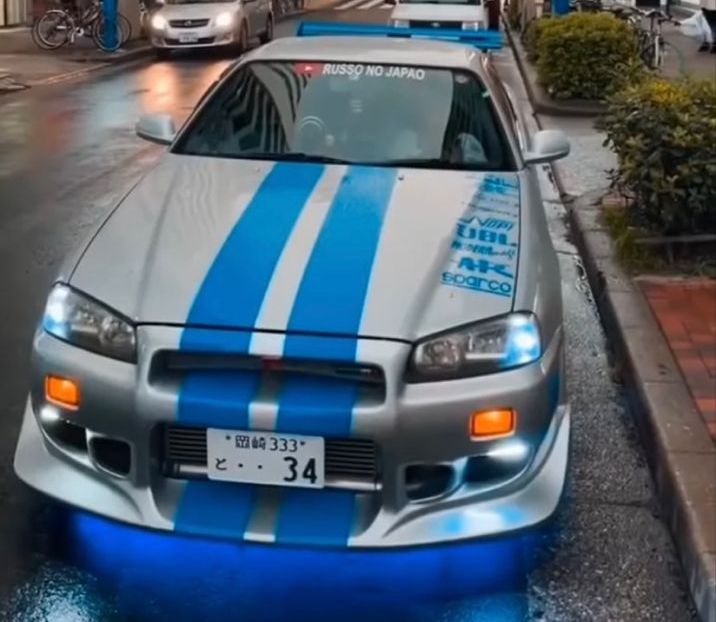 vue de face avec vue sur le capot