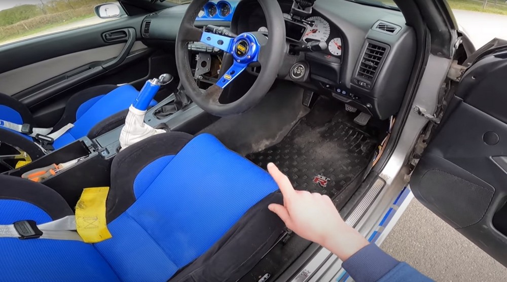 l'habitacle et le tableau de bord