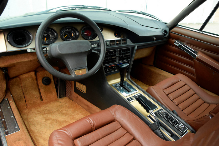 le tableau de bord d'une Citroën SM US-spec 1973