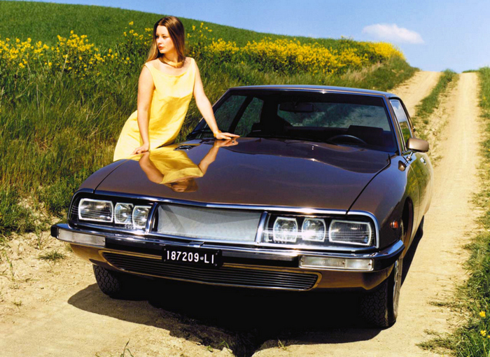 une Citroën SM Italie 1970–1972 vue de face avec un modèle