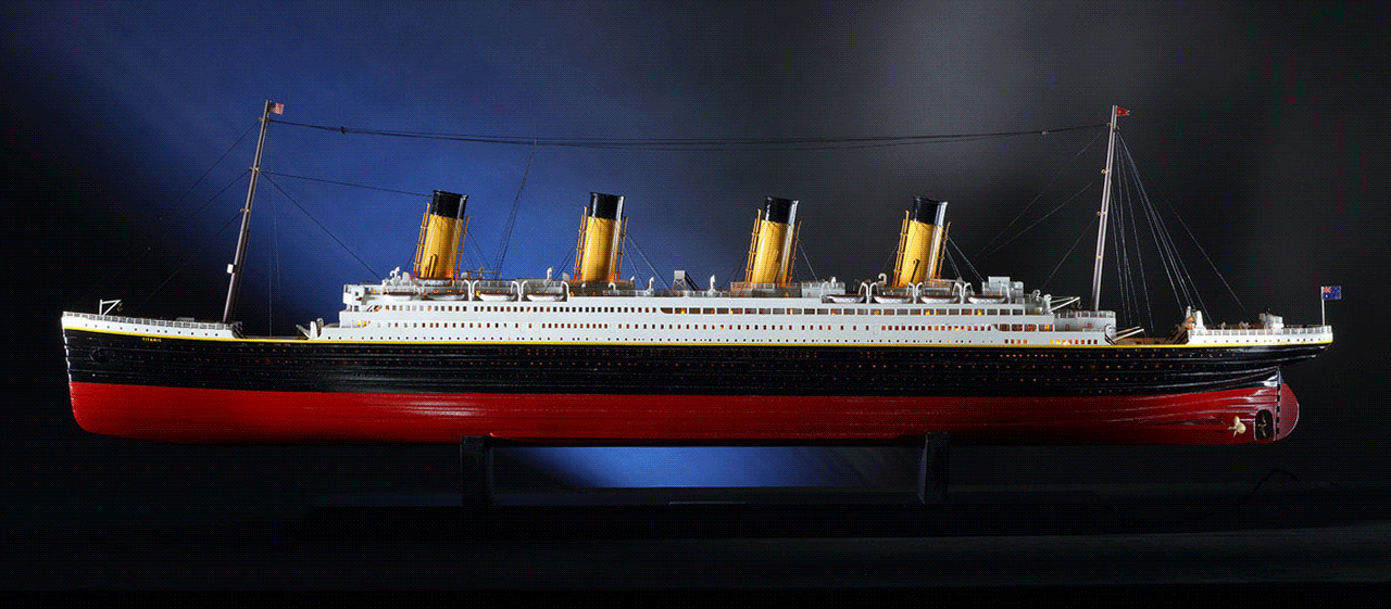  maquette du Titanic illuminée